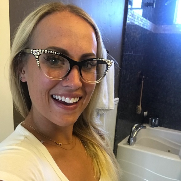 Meet your Posher, Amelia - Picture 1 of 1